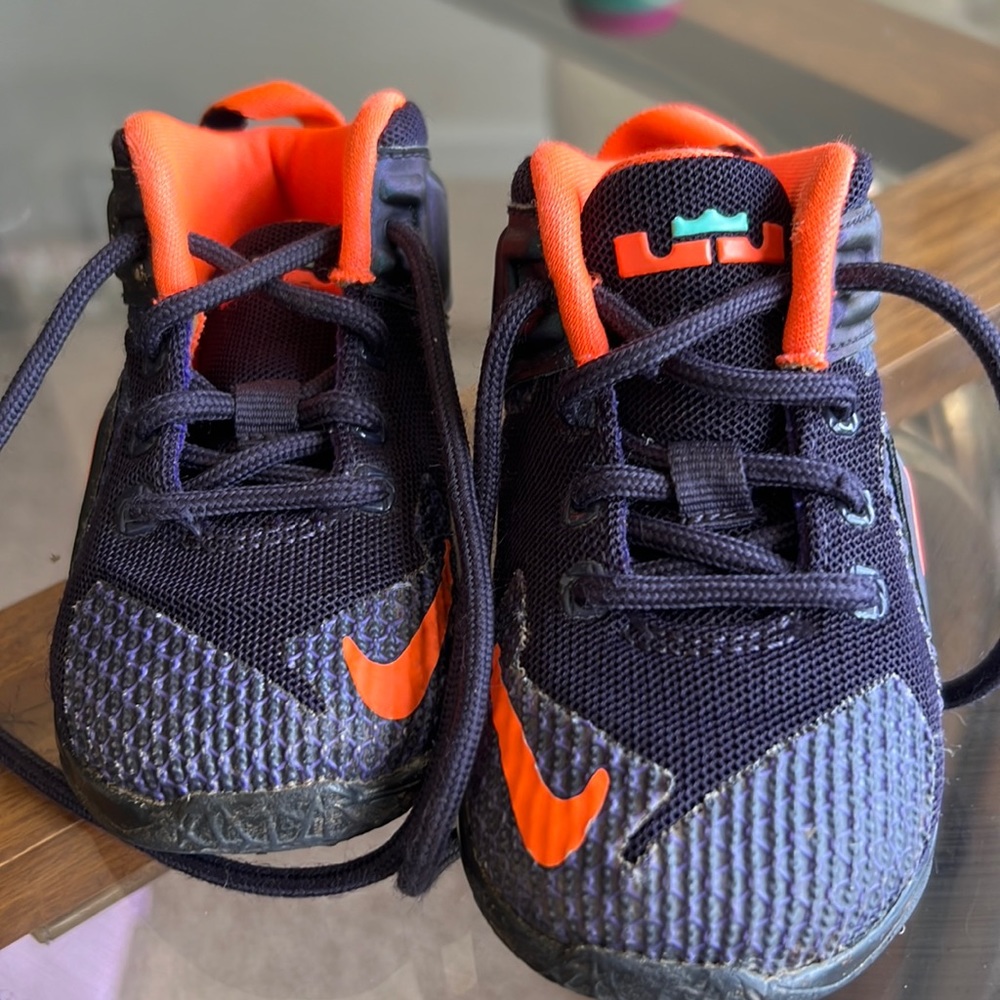 Nike size 6c needs shoe laces otherwise good condition